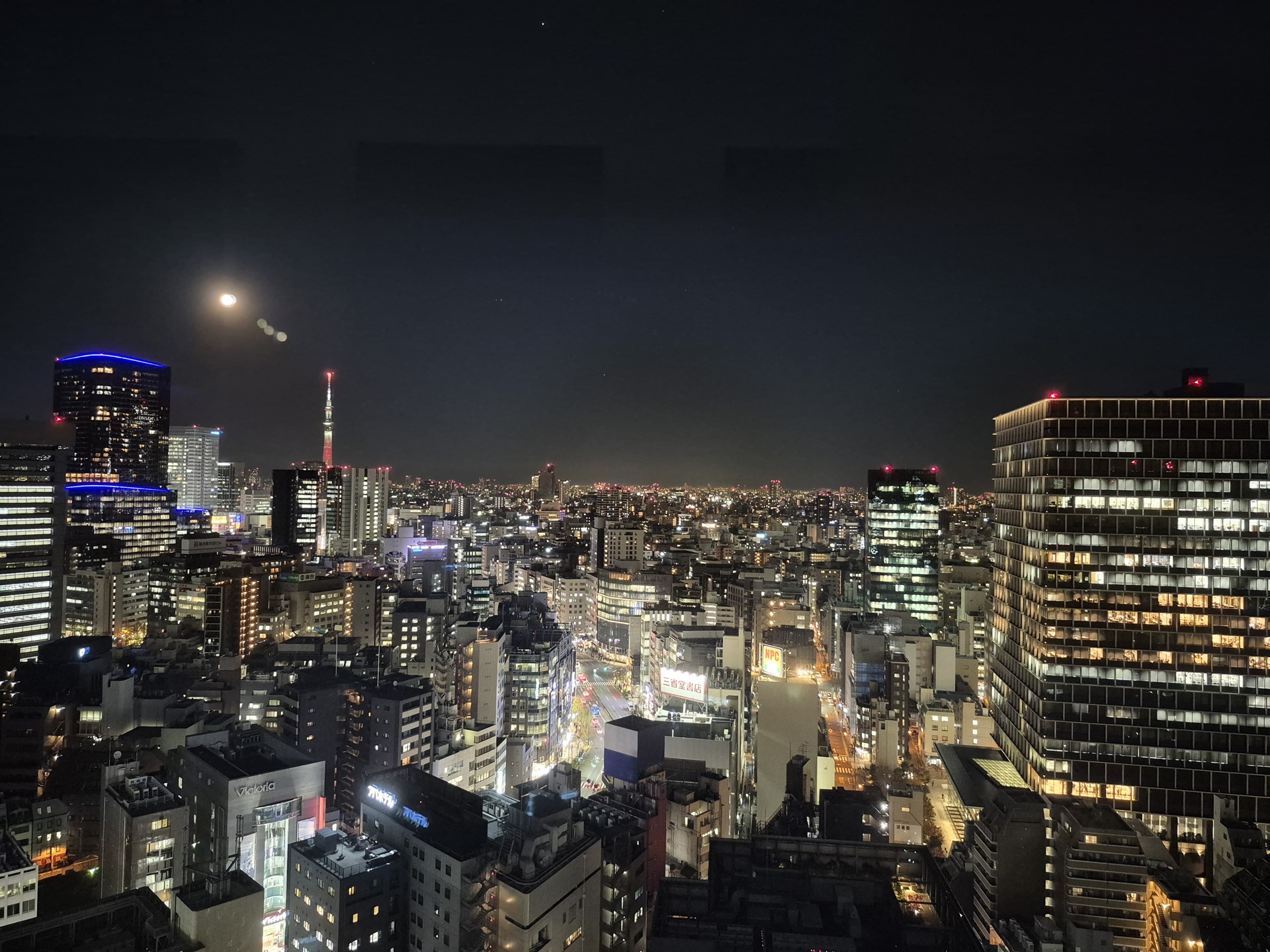 広角カメラ（×1）での夜景